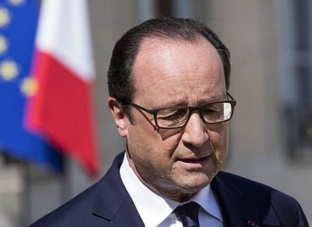 Tổng thống Pháp Francois Hollande cho biết 2 hộp đen máy bay đã được tìm thấy.