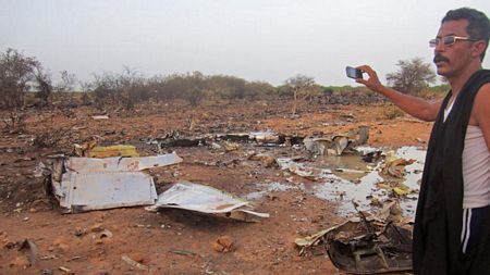 Các mảnh vỡ của máy bay nằm rải rác trên một khu vực khá rộng.