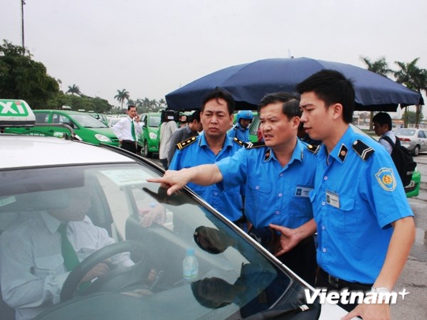 Hà Nội: Sẽ thu hồi phù hiệu hết hạn của nhiều hãng taxi