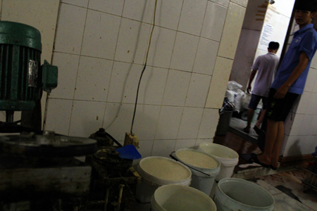 Những thùng phụ gia hòa lỏng này dùng để làm kem sữa dừa