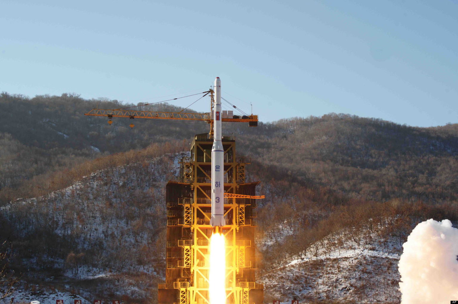 Triều Tiên phóng liên tiếp 4 tên lửa ra biển