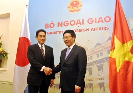 Phó Thủ tướng, Bộ trưởng Ngoại giao Phạm Bình Minh và Bộ trưởng Bộ Ngoại giao Nhật Bản 