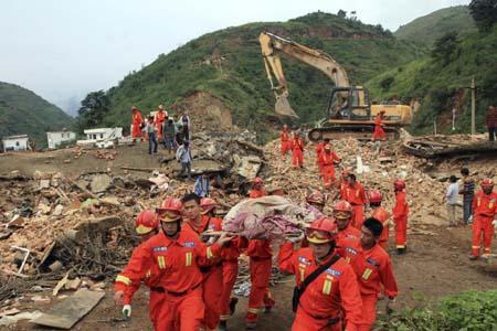 Trung Quốc: Hơn 400 người đã thiệt mạng vì động đất