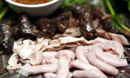 Người Việt có thói quen ăn các món ăn chế biến từ nội tạng lợn
