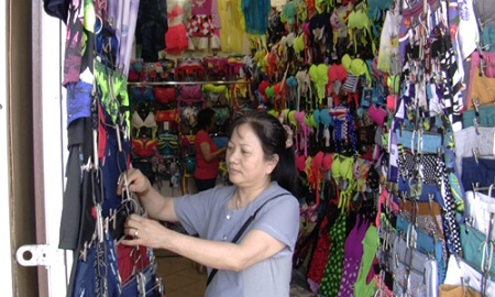 Người Việt kinh doanh tại chợ Alpaksin.