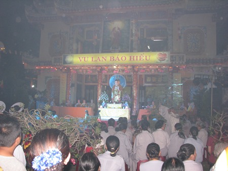 Khu vực làm lễ của chùa