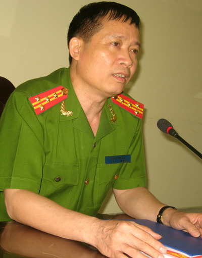 Trưởng Phòng Cảnh sát hình sự Dương Văn Giáp trao đổi với báo chí chiều 14/8.