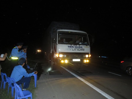 Xe quá tải chạy lọt qua 2 trạm cân ở Quảng Ninh bị bắt và xử lý tại Hải Dương