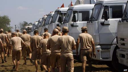 Đoàn xe viện trợ của Nga vẫn chưa thể vào vùng chiến sự Ukraine