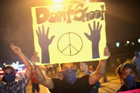 Bất chấp trấn áp của cảnh sát, biểu tình vẫn tiếp diễn tại Ferguson