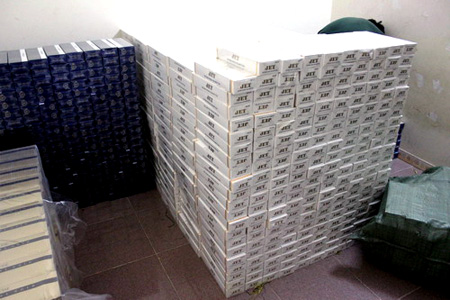 Hàng ngàn gói thuốc lá lậu bị cảnh sát kinh tế thu giữ