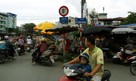 Hà Nội: “Khai tử” chợ tự phát chiếm dụng toàn bộ vỉa hè phố mới