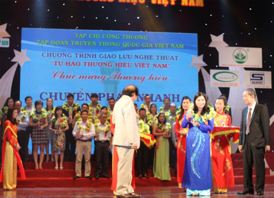 Dược phẩm Tâm Bình vào Top 300 thương hiệu hàng đầu Việt Nam