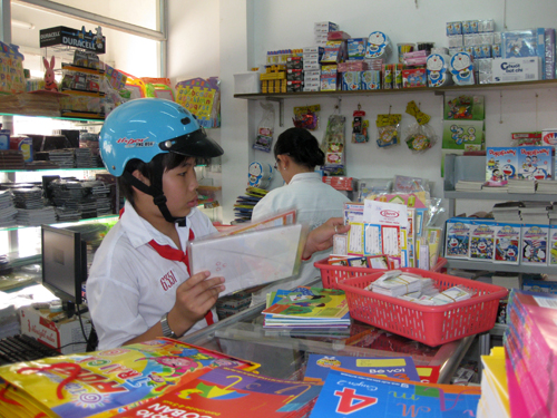 Thị trường phục vụ mùa khai giảng: Hàng Việt giữ ngôi