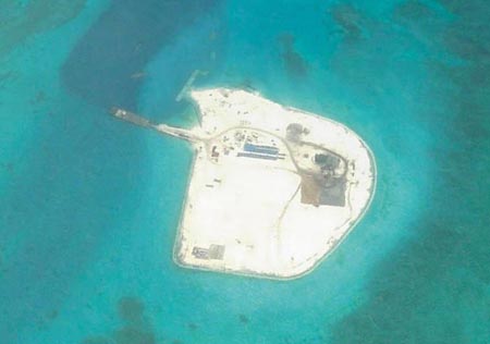 Trung Quốc ra sức cải tạo phi pháp, biến 6 bãi đá ở Trường Sa thành đảo