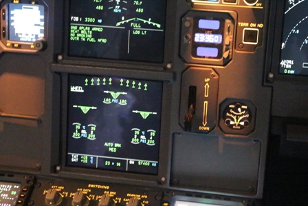 Thông tin kỹ thuật về đường bay thẳng hiển thị trong hệ thống SIM (ảnh: Công Quang)