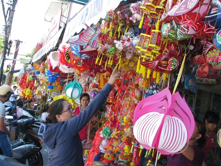 Một điều dễ dàng nhận thấy là thị trường đồ chơi Trung thu năm nay hàng Việt chiếm lĩnh thị trường