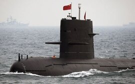 Tàu ngầm Trung Quốc suýt rơi xuống vực