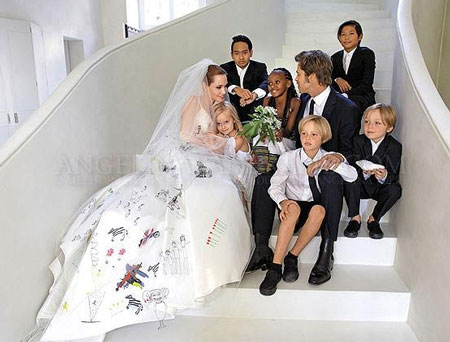 Cận cảnh váy cưới &dstrok;ộc &dstrok;áo và nhiều ý ngh&itilde;a của Angelina Jolie