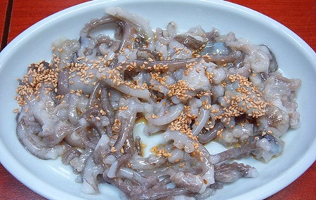 Món bạch tuộc sống của người Hàn khiến nhiều người e dè