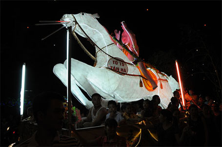 Mô hình đèn lồng Thánh Gióng cưỡi ngựa...
