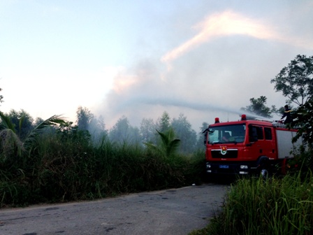 Đà Nẵng: Cháy rừng gần sân bay Đà Nẵng, 800 người tham gia dập lửa