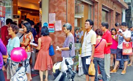 Nhiều tiệm bánh tại Đài Bắc đang đối diện với dòng người tới đòi trả lại hàng
