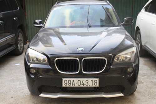 Một chiếc SUV hạng sang BMW X1 vừa bị tạm giữ của Minh Sâm