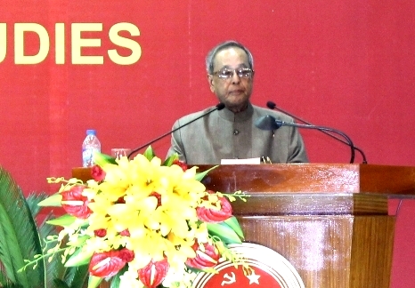 Tổng thống Ấn Độ Mukherjee phát biểu tại buổi lễ (Ảnh N.Hằng)
