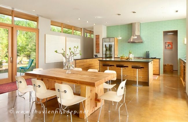 green-kitchen-accent-wall