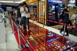 Đại gia Trung Quốc chơi trội dùng hơn 600 thỏi vàng “lát đường”