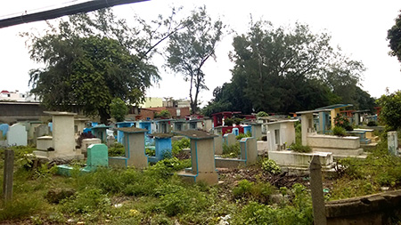 Nhiều nghĩa trang nhà nước đang giải toả đã tạo điều kiện cho cò đất ở nghĩa trang tư nhân làm ăn