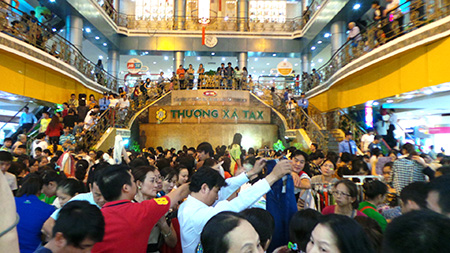 Cảnh mua bán tấp nập ở trung tâm thương mại lâu đời nhất Việt Nam sẽ chỉ còn là dĩ vãng
