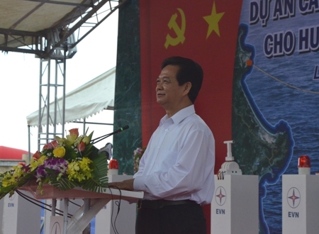 Thủ tướng Nguyễn Tấn Dũng phát biểu tại đảo Lý Sơn.