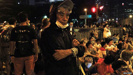 Nhiều người già cũng tham gia biểu tình.