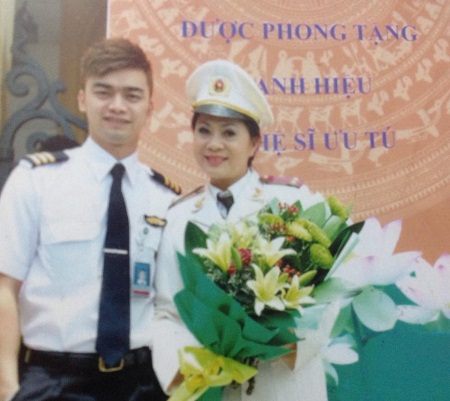 Hương Dung và cậu con trai Hà Duy từng là diễn viên nay đã là phi công