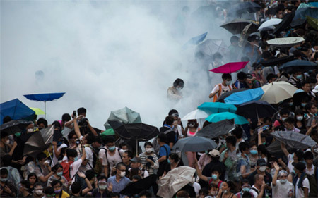 Biểu tình lớn đang diễn ra ở Hồng Kông - Ảnh: Bloomberg.