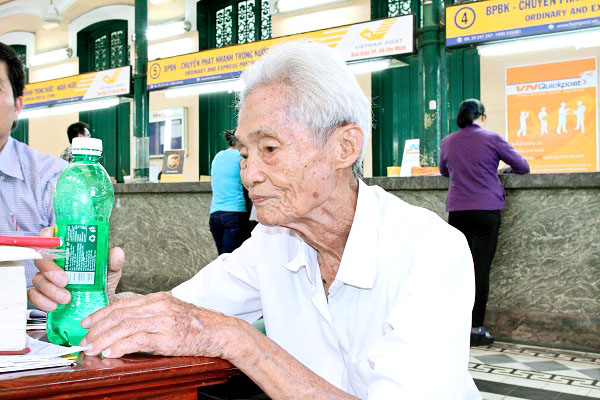 Ông Dương Văn Ngộ đã gắn bó hơn 30 viết thư tình tại Bưu điện Thành phố