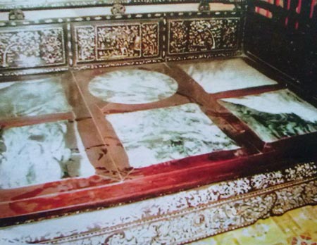 Chiếc giường lạnh tại chùa Chén Kiều