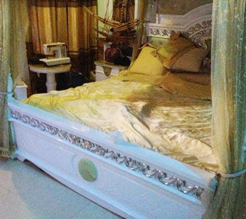 Chiếc giường bằng gỗ sưa giá nửa tỷ của Tàng Keangnam