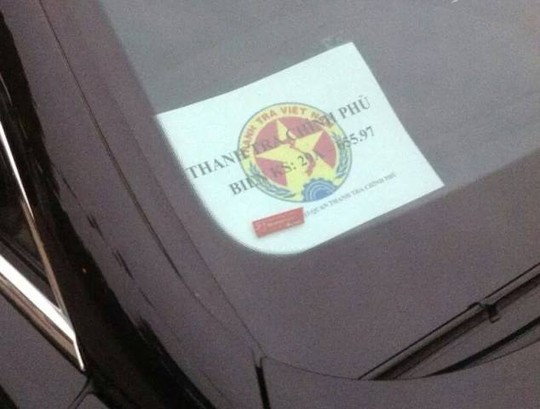 Siêu xe Bentley dán logo Thanh tra Chính phủ để 