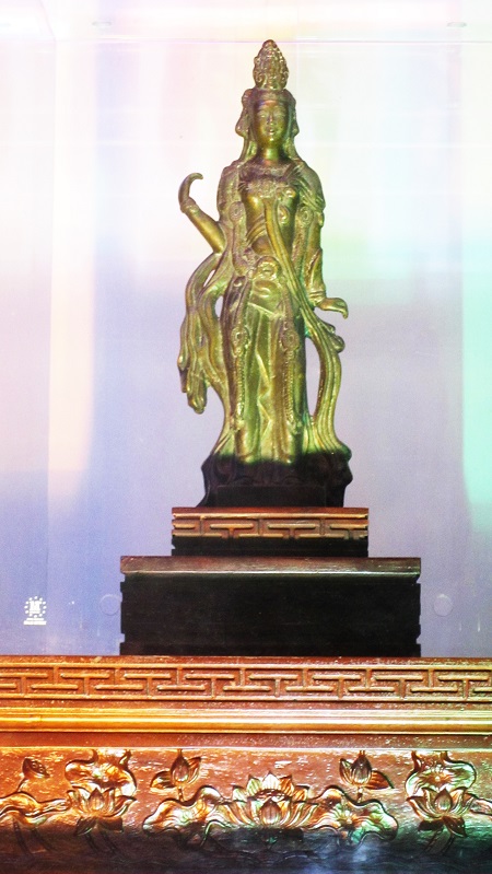Pho tượng Phật Quan Thế Âm Bồ Tát bằng đồng “đổi màu, đổi sắc” mà anh Lộc công bố