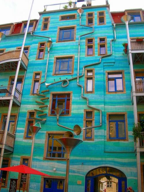 Những tòa nhà đầy màu sắc trên thế giới