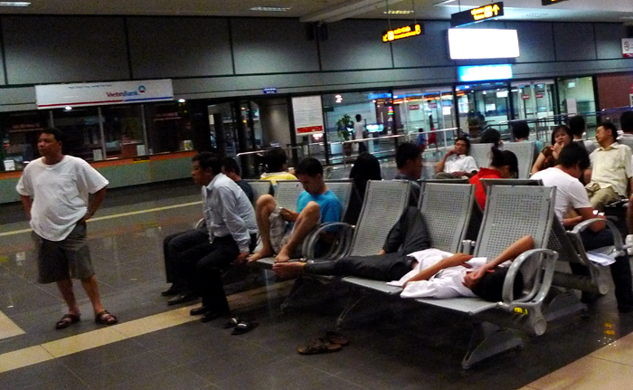 Hình ảnh đáng chê ở sân bay Nội Bài