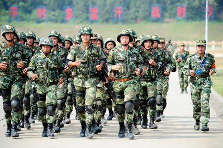 Trung Quốc tính điều động 100.000 binh sỹ tới Tân Cương