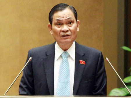 Bộ trưởng Nội vụ Nguyễn Thái Bình trình luật Tổ chức chính quyền địa phương trước Quốc hội.