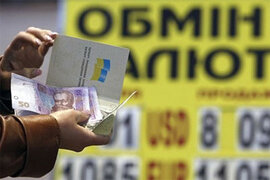 Đồng nội tệ mất giá mạnh, Ukraine đối mặt nguy cơ phá sản
