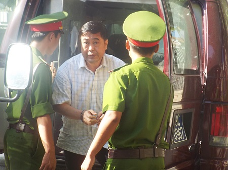 Dương Chí Dũng “ung dung” tới tòa vì liên quan đến vụ án sửa chữa ụ nổi 83M
