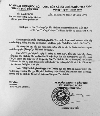 Công văn đề nghị tạm hoãn cưỡng chế thi hành án trong vòng 48 giờ đồng hồ do ông Huỳnh Văn Tiếp ký.