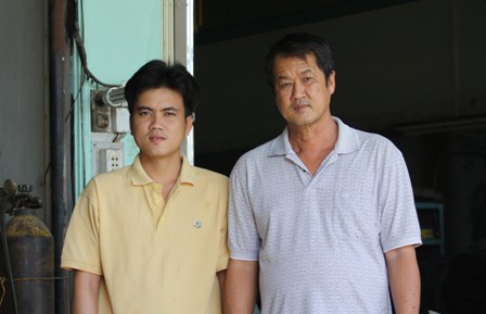 Cha con kỹ sư “hai lúa” Trần Quốc Hải được Quốc vương Campuchia tặng Huân chương Đại tướng quân.